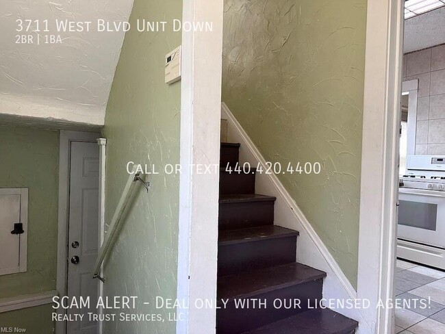 Building Photo - Comfy and cozy 2 bed 1 bath lower unit wit...