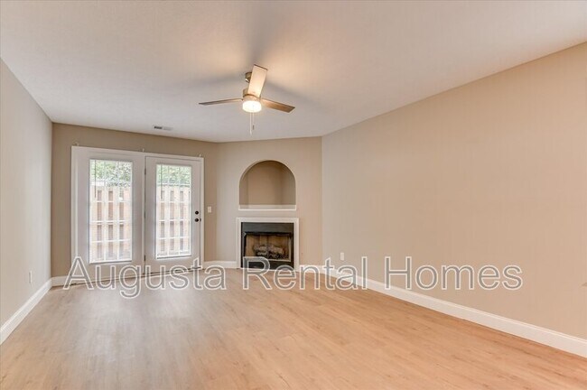 Building Photo - 111 Kelly Dr