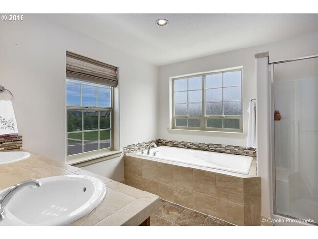 Building Photo - Wonderful Wilsonville Home!