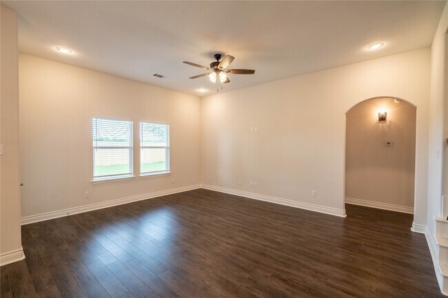 Building Photo - 8202 Grant Ln