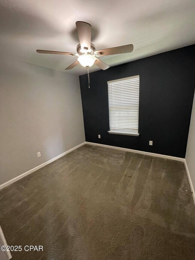 Building Photo - 245 Woodlawn Ct