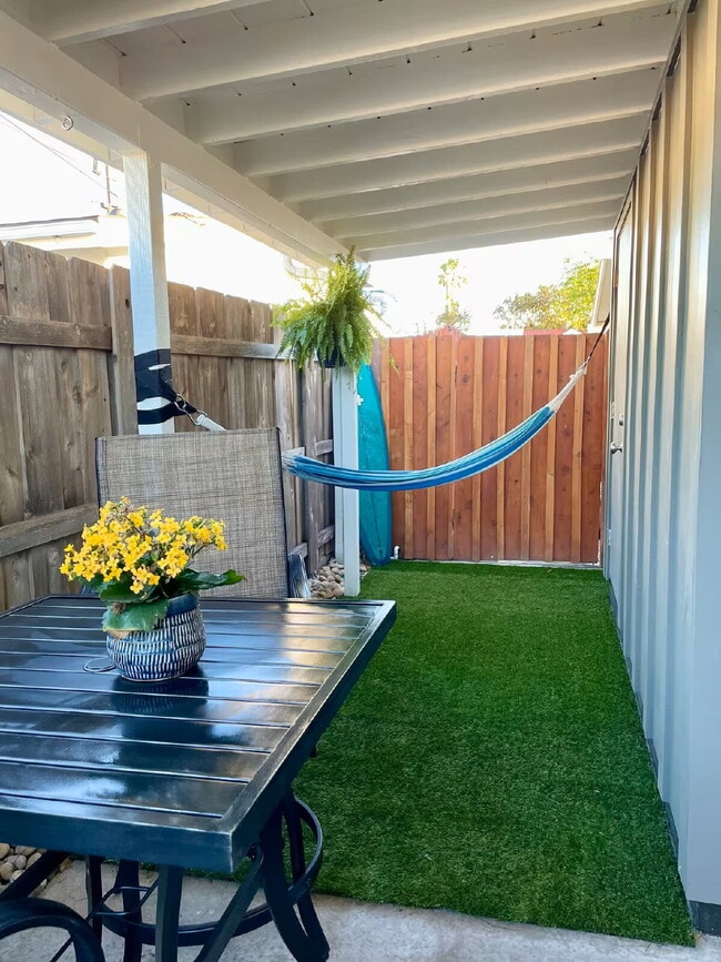 Building Photo - Turn Key North Clairemont Studio | Vaulted Ceilings & Private Patio