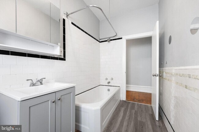 Building Photo - 246 W Abbottsford Ave