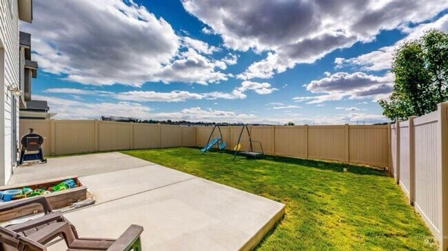 Building Photo - Modern 4-Bedroom Home in Meridian – Spacio...