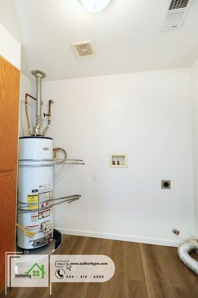 Building Photo - 2875 Reservoir Ln