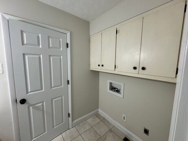 Building Photo - 4817 Hurley Dr