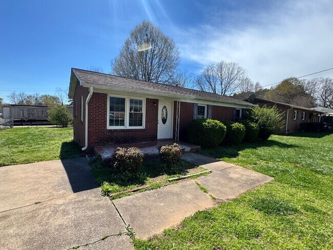 Building Photo - 3/1 House in Shelby, NC
