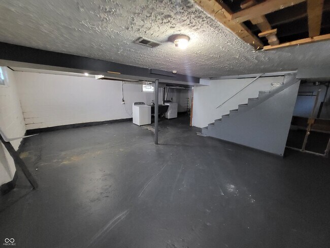 Building Photo - 6191 Crittenden Ave