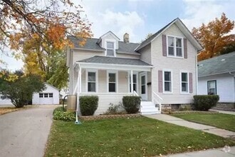 Building Photo - Walkable to downtown Appleton