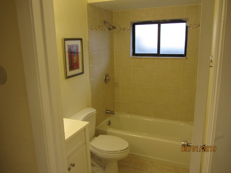 Building Photo - 10740 SW 142nd Ave