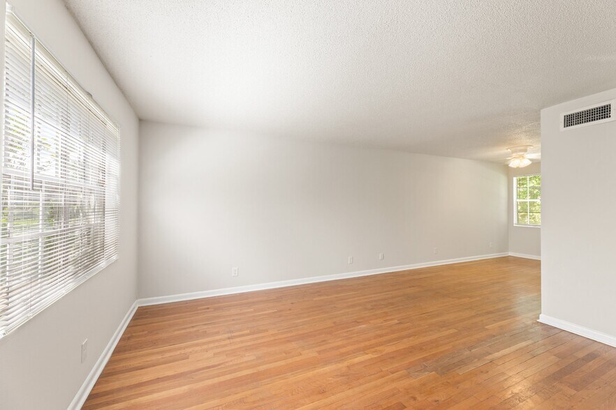 Building Photo - 1400 Church St