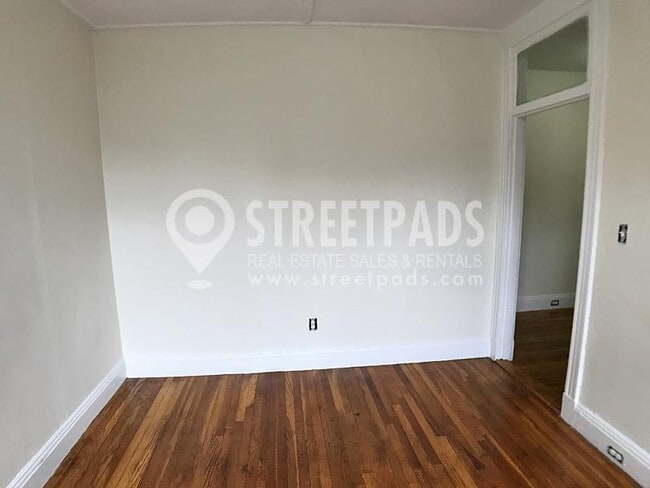 Building Photo - bedroom in Boston MA 02215