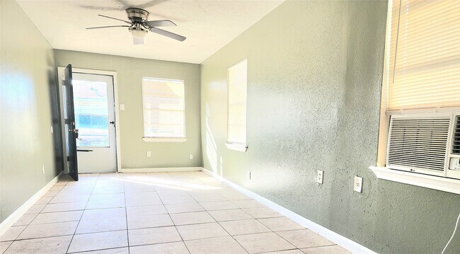 Building Photo - 3115 Christie St