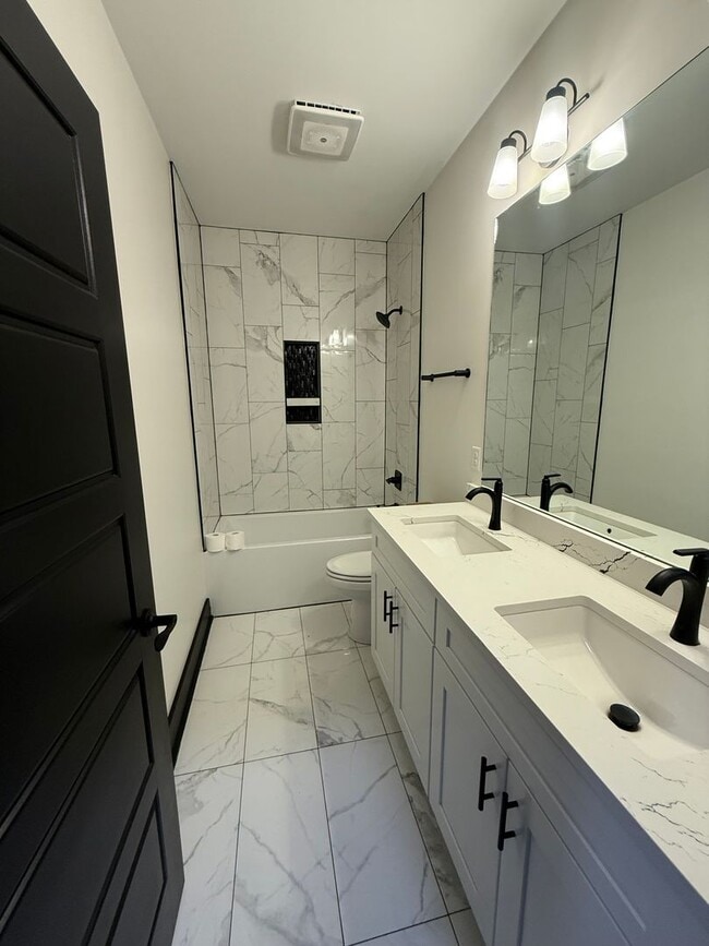 Building Photo - 2721 Cedrus Ave