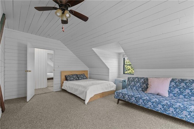 Building Photo - 167 Coggeshall Ave