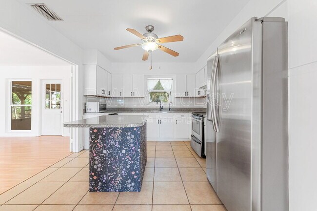 Building Photo - 6303 Delaware Ave