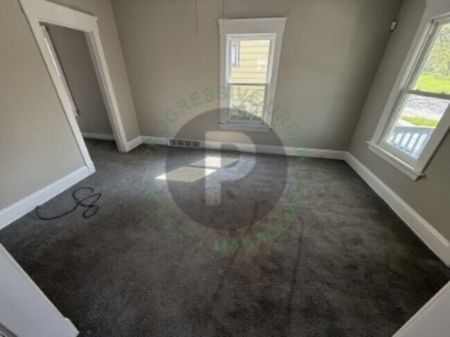 Building Photo - 10303 Sophia Ave
