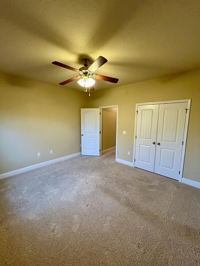 Building Photo - 80 S Knightsbridge Ct