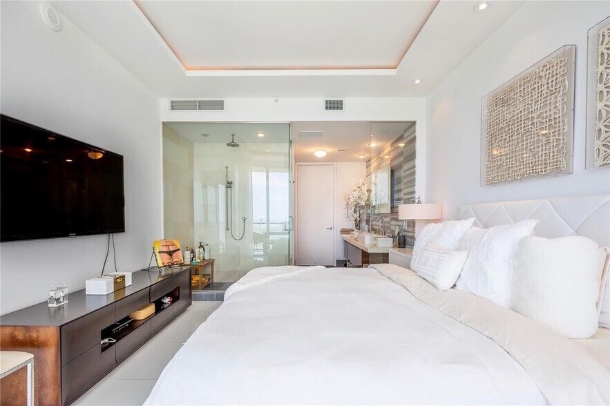 Building Photo - 1100 Biscayne Blvd