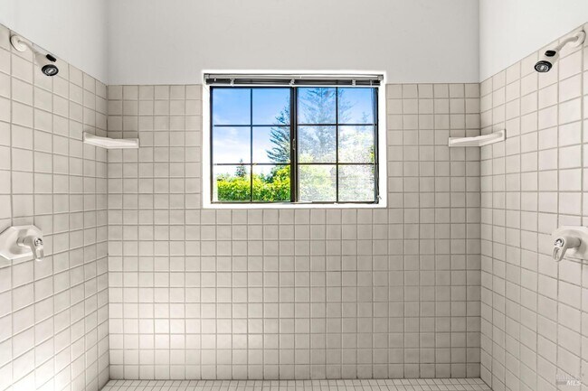 Building Photo - 6578 Oak Leaf Ct