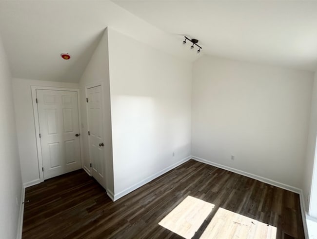 Building Photo - Gorgeous Remodel in Guntersville!