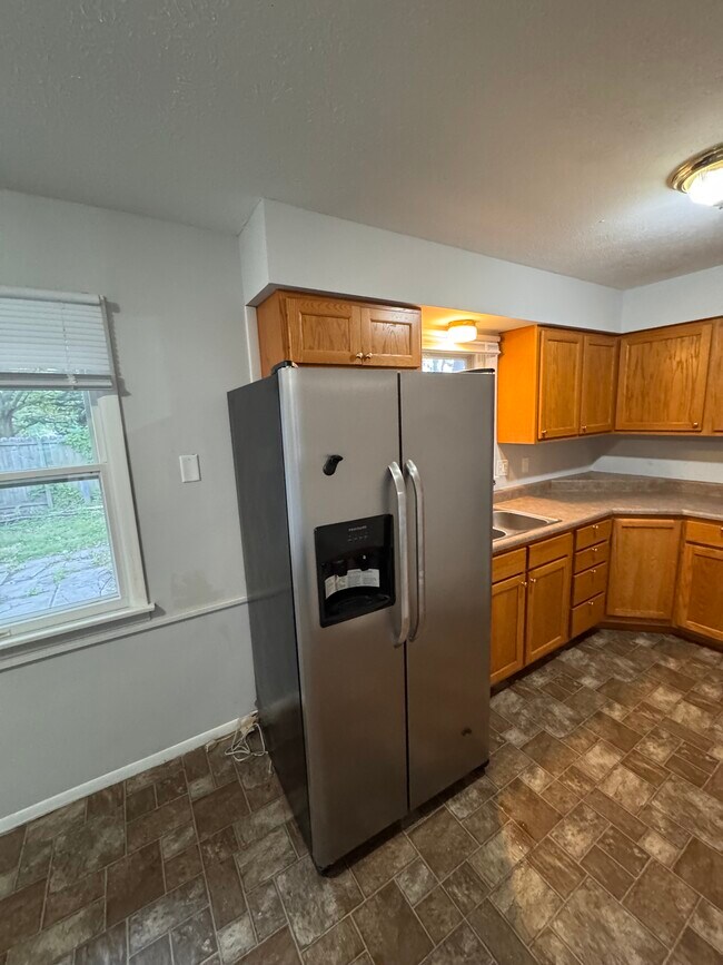 Building Photo - 514 S Pine St