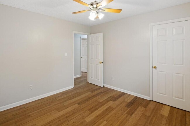 Building Photo - 359 Montgomery Cir
