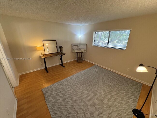 Building Photo - 6900 SW 39th St