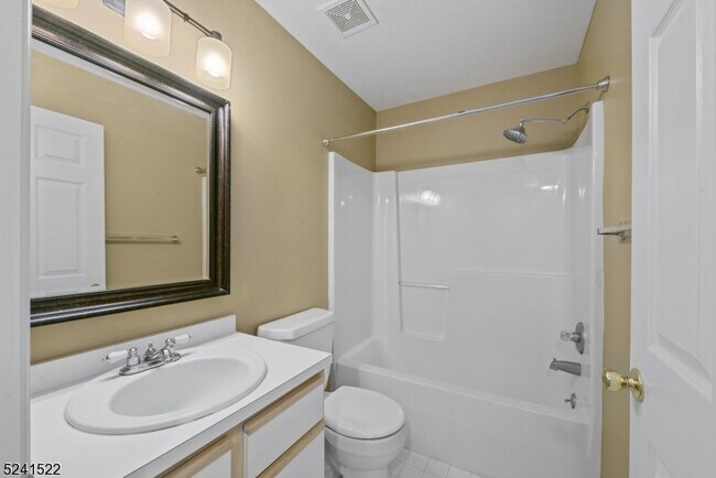 Building Photo - 45 Maple Ln