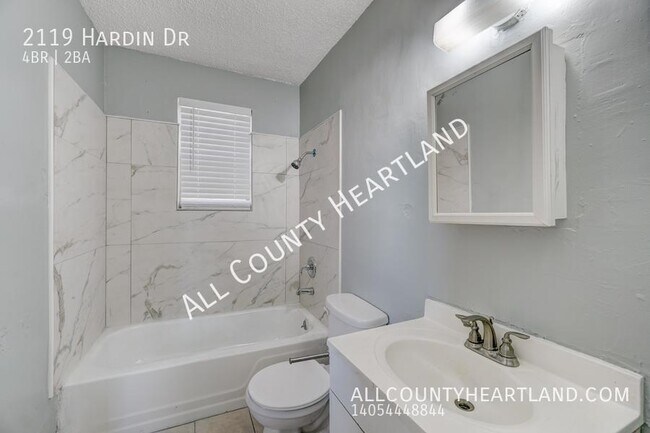 Building Photo - 2119 Hardin Dr