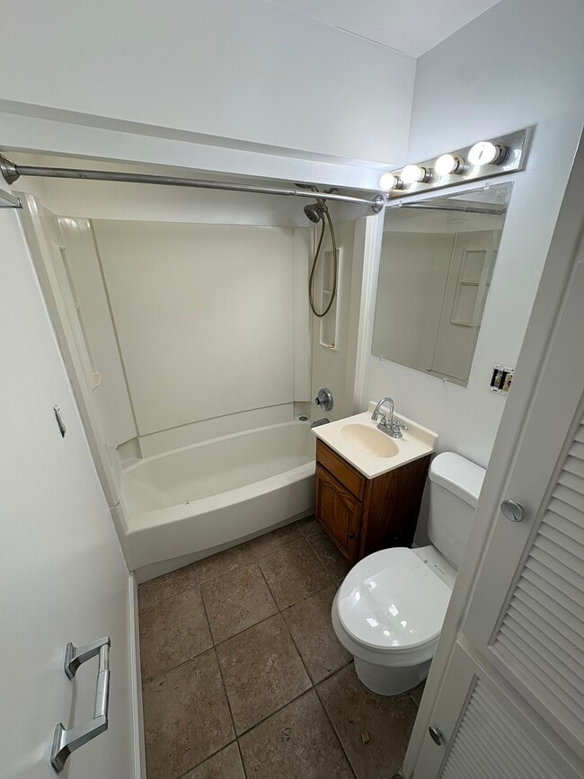 Building Photo - 313 E North St