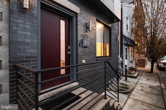 Building Photo - 1121 Earl St