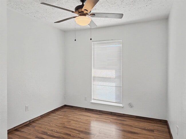 Building Photo - 15223 Peachmeadow Ln