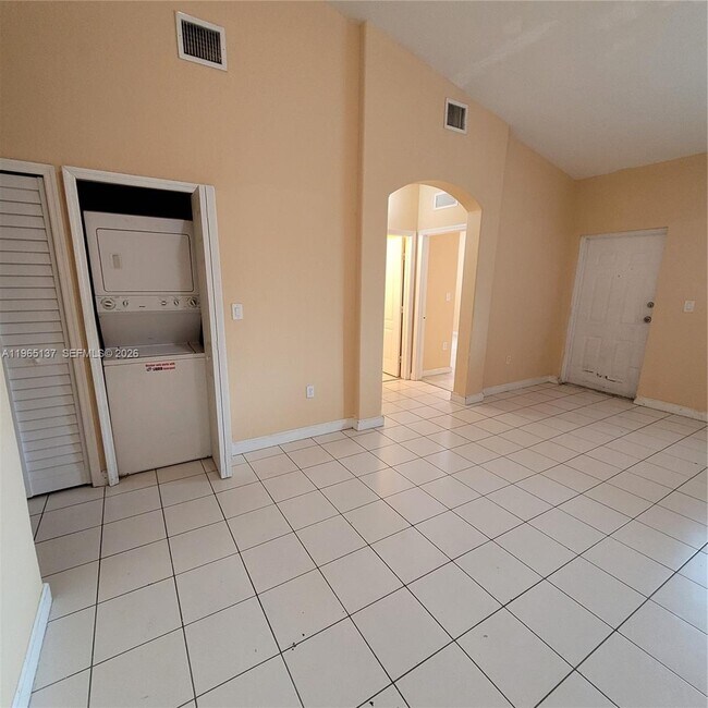 Building Photo - 1663 SE 27th Dr