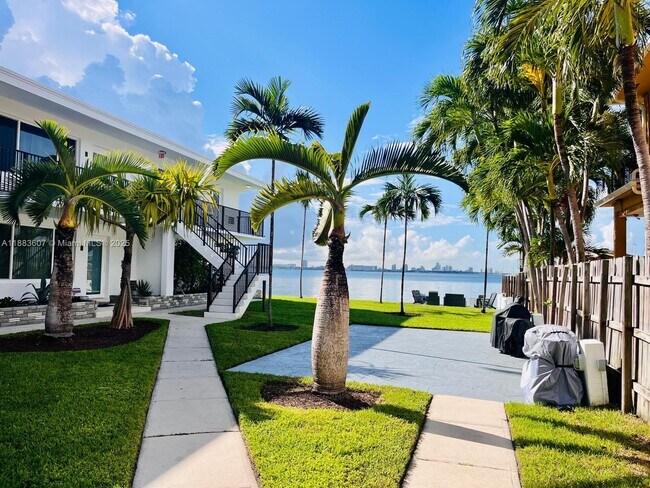 Primary Photo - 1750 S Treasure Dr