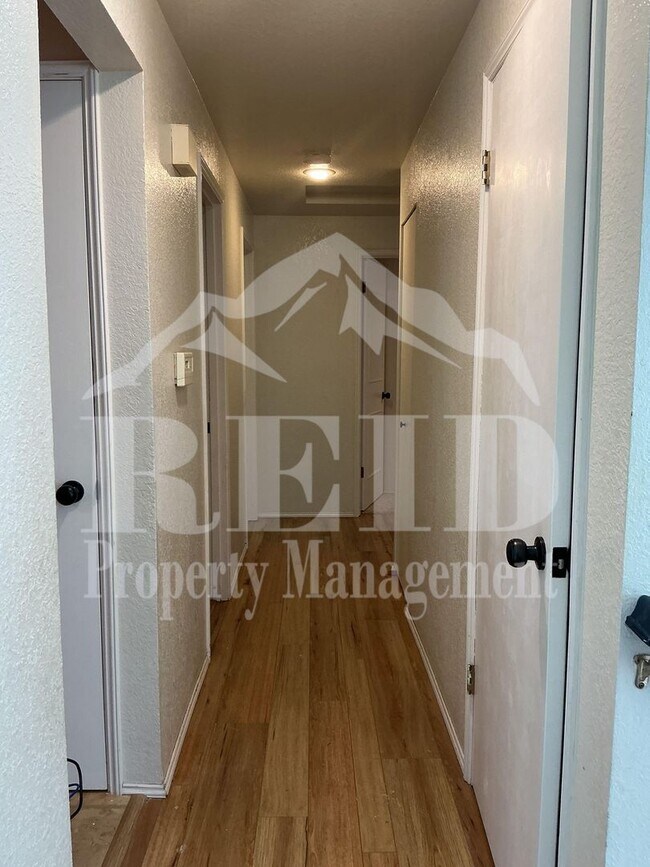 Building Photo - SILVERDALE - 4BED 3 BATH HOME HEART OF SILVERDALE