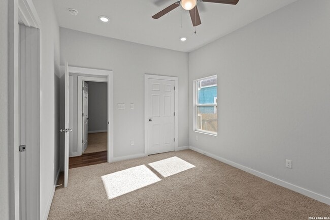 Building Photo - 117 Magendie St
