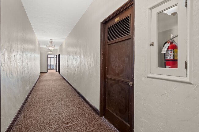 Building Photo - 152 S Peck Dr