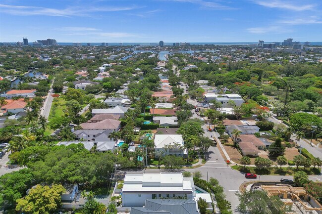 Building Photo - 1111 SE 9th Ave