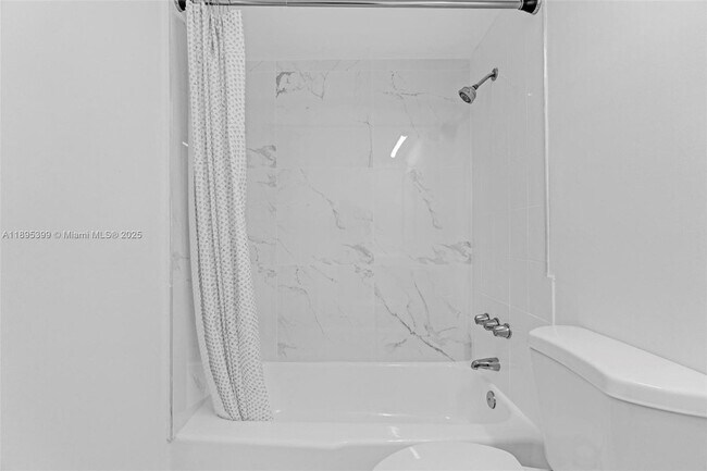 Building Photo - 905 Brickell Bay Dr