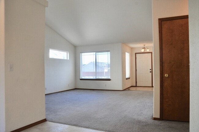 Building Photo - 3 bed 2 bath rancher with A/C