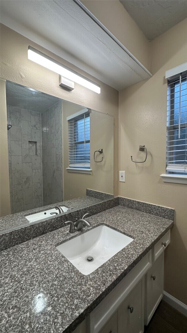 Building Photo - 11503 Briar Forest Dr