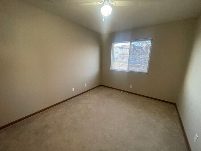 Building Photo - Home For Rent Bellevue.