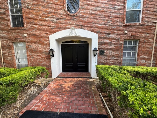 Primary Photo - GREAT SPACIOUS CONDO | GATED | MEDICAL CEN...