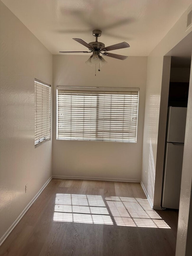 Building Photo - 930 N Mesa Dr