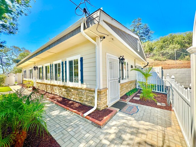 Building Photo - Stunning Top to Bottom, Inside & Out Remodel Job on this Rental Home, Minutes to Fallbrook or Bon...