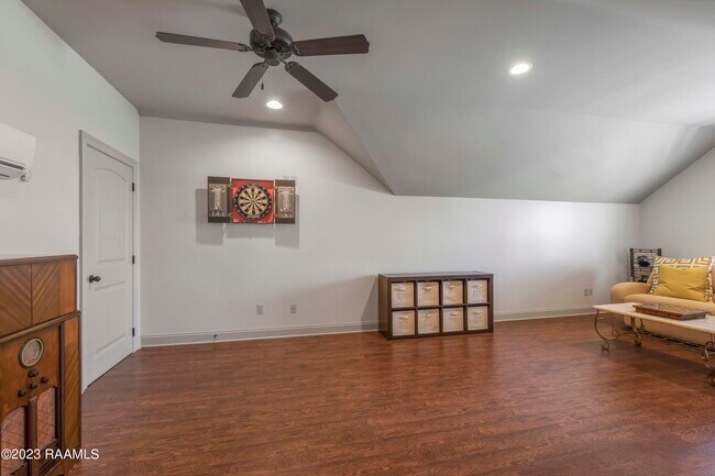 Building Photo - 201 Bayou Parc Dr