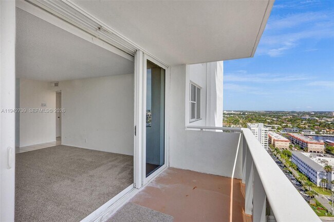 Building Photo - 3140 S Ocean Dr