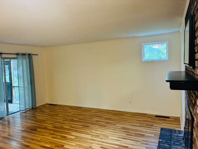 Building Photo - 1325 E Forrest Ave
