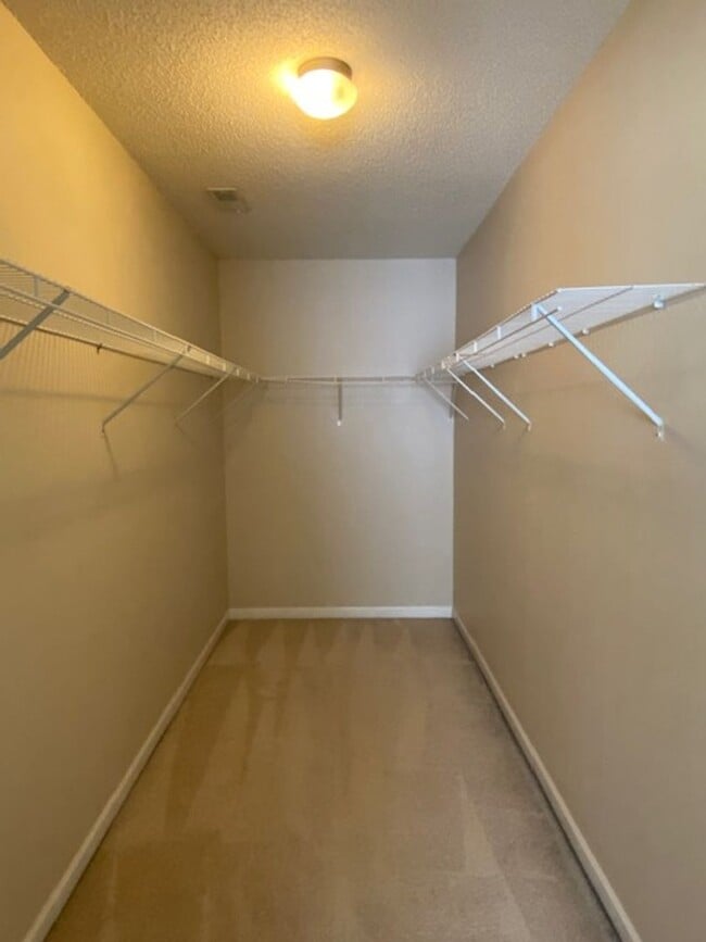 Building Photo - Three Bedroom Executive Home with 2.5 Bath...